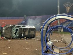 Aremania Mengamuk di Kanjuruhan Usai Laga Arema FC vs Persebaya, Korban Berjatuhan