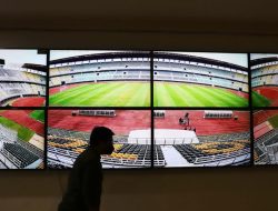 Menpora Minta Pemkot Surabaya Ganti Rumput Stadion GBT dengan Standar FIFA