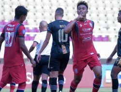 Arema FC Gasak Dewa United 2-0 di Manahan