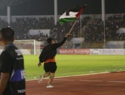 PSSI Sanksi Persiraja Buntut Suporter Kibarkan Bendera Palestina
